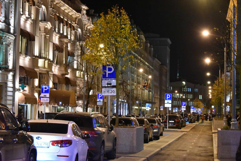 Резидентные парковочные разрешения на три года начнут выдавать в Москве с ноября