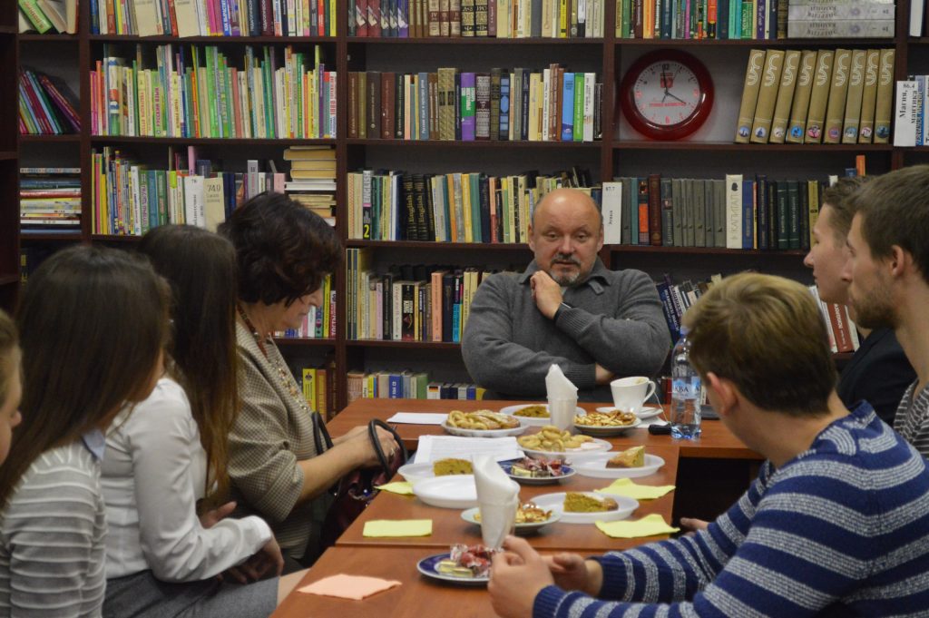 Глава городского округа Троицк встретился с молодыми парламентариями