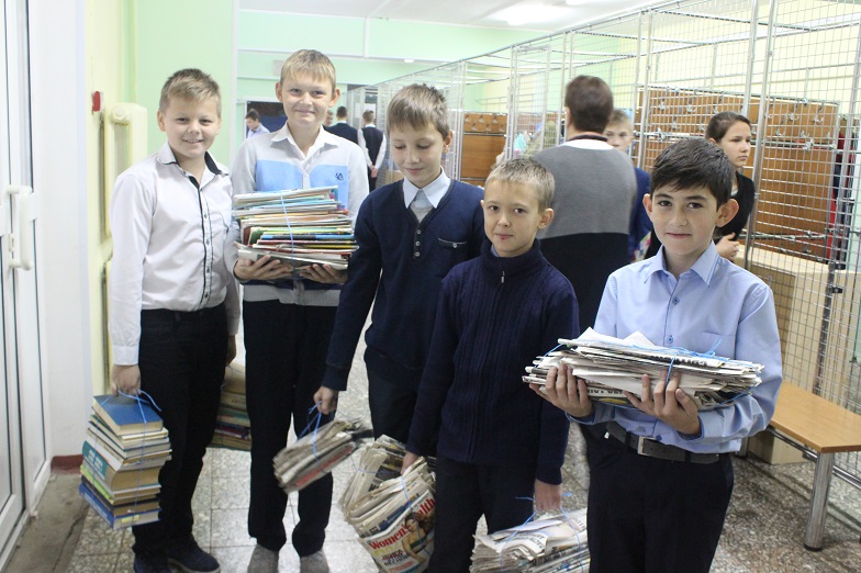 Учащиеся школы №2073 собрали более трех тонн макулатуры