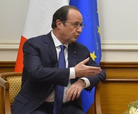 Президенту Франции Олланду грозит импичмент за скандальную книгу