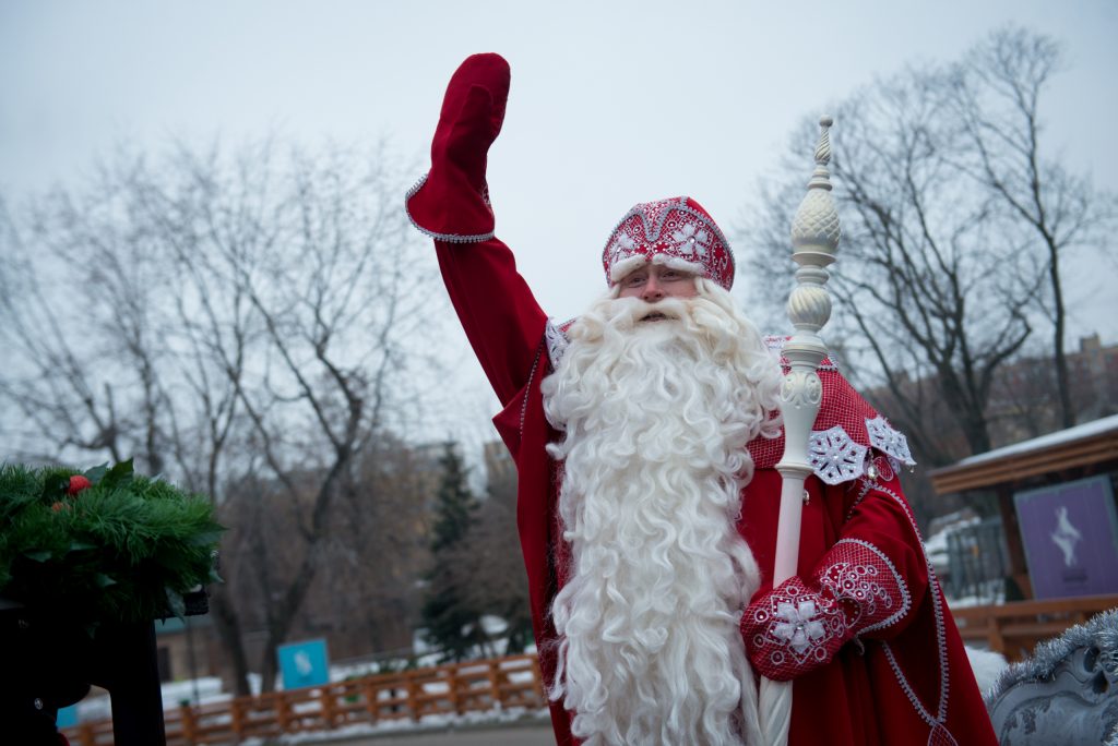 Дед Мороз открыл новогоднюю почту в поселении Десеновское