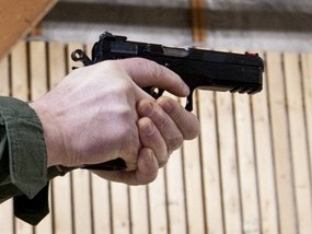 В центре Москвы пенсионер расстрелял соседа из газового пистолета, возбуждено дело
