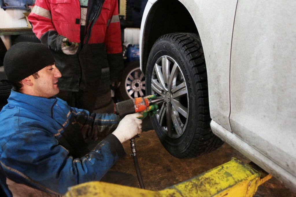 Троицк начал принимать у автомобилистов шины для изготовления покрытия брусчатки. Фото: архив, "Вечерняя Москва"