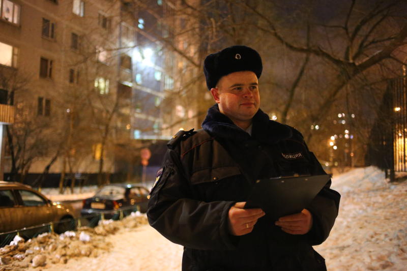 На площади Киевского вокзала неизвестные напали на двоих мужчин
