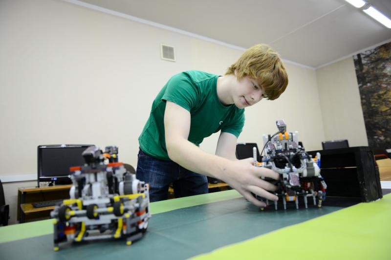 Школьники посоревнуются в робототехнике и научных экспериментах