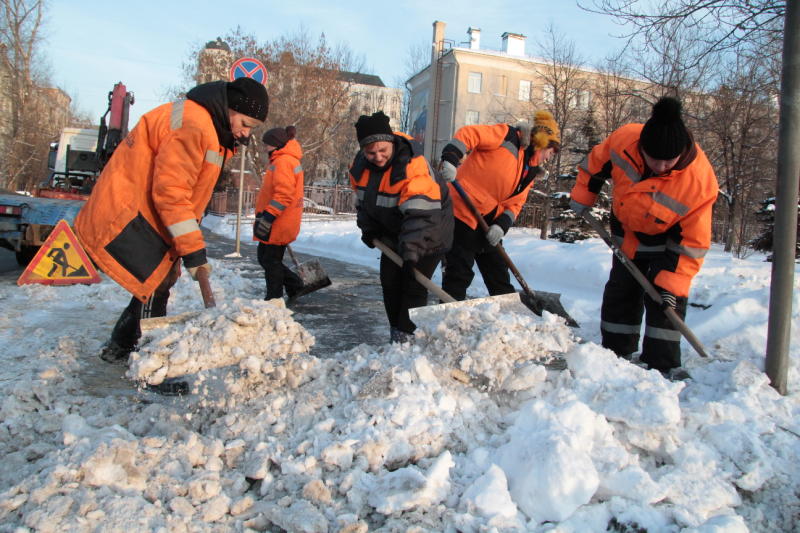 Внуковские коммунальщики устранили последствия снегопада. Фото: архив, "Вечерняя Москва"