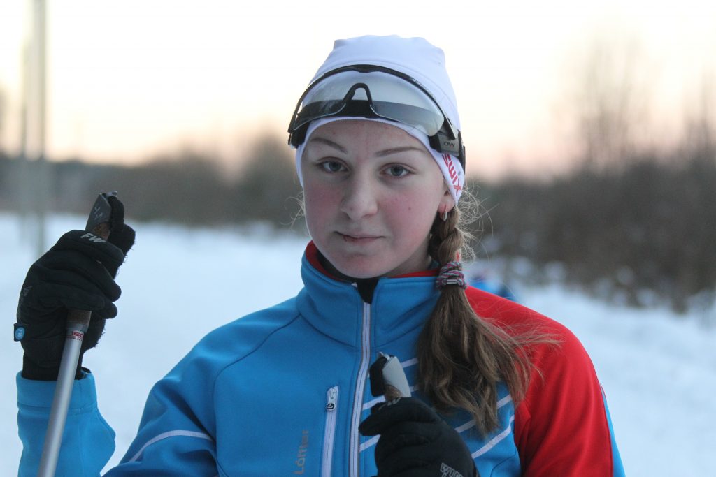 Фото: 22 ноября 2016 года. Жительница Троицка Анастасия Ломтева уже опробовала лыжню на спортбазе "Лесная"
