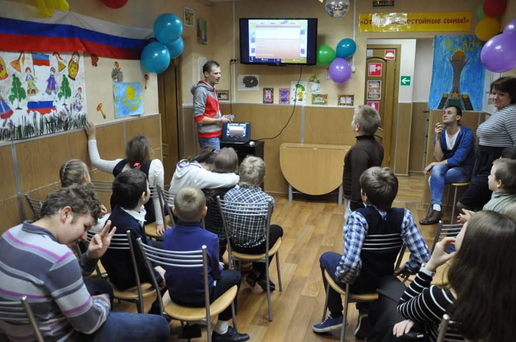 Центр «Журавушка» показал детям фильмы о гражданской обороне