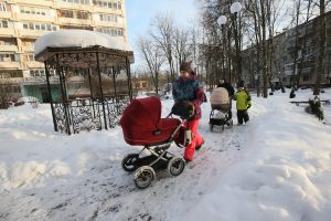 12 декабря 2016 года. Мосрентген. Более 18 миллионов рублей были направлены на благоустройство «ветеранского дворика». Виктор Хабаров