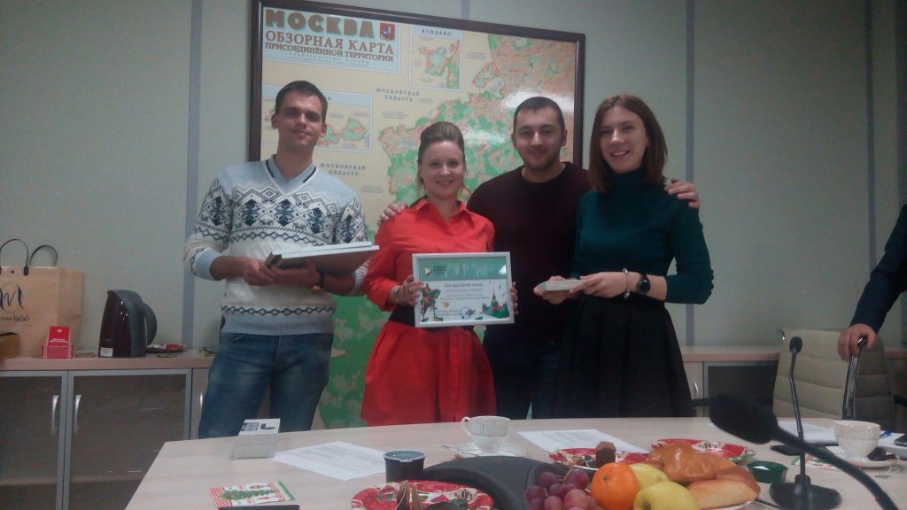 Молодым парламентариям вручили благодарственные письма. Фото: пресс-служба Молодежной палаты Щербинки