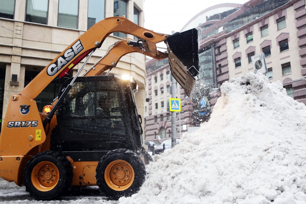 До 20 процентов месячной нормы снега выпало в Москве за одни сутки