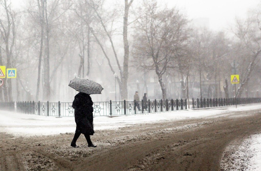 В пятницу Москву ждет небольшой снег и туман