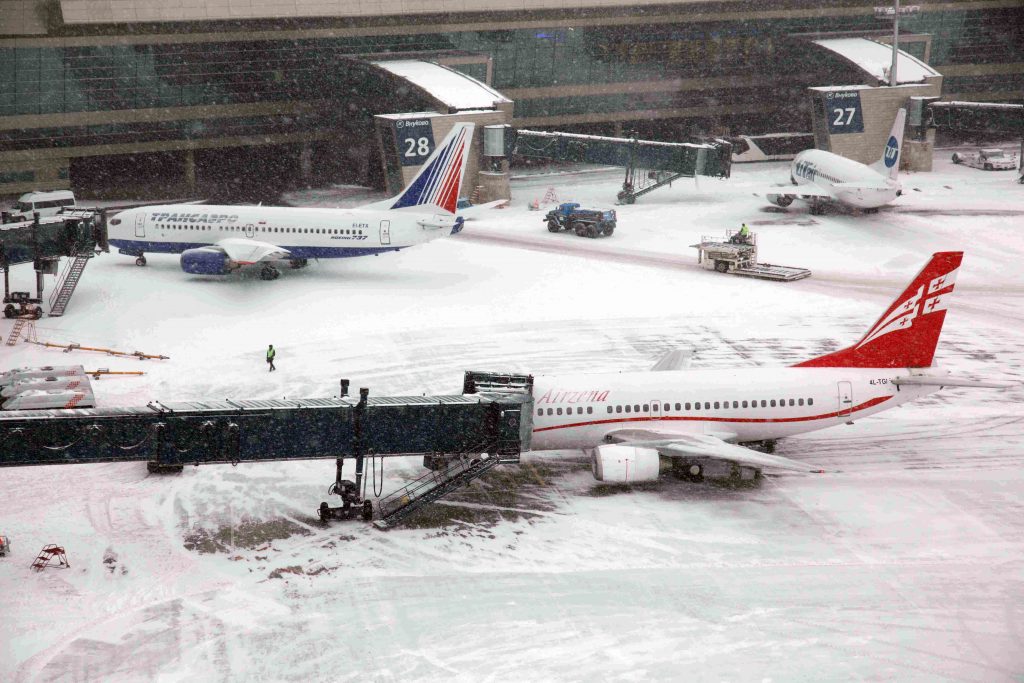 Два московских аэропорта отменили 30 рейсов