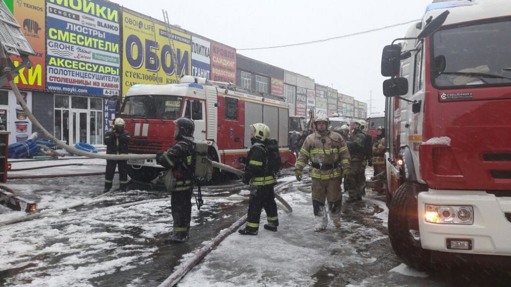 Сотрудники экстренных служб Новой Москвы устранили последствия пожара на складе
