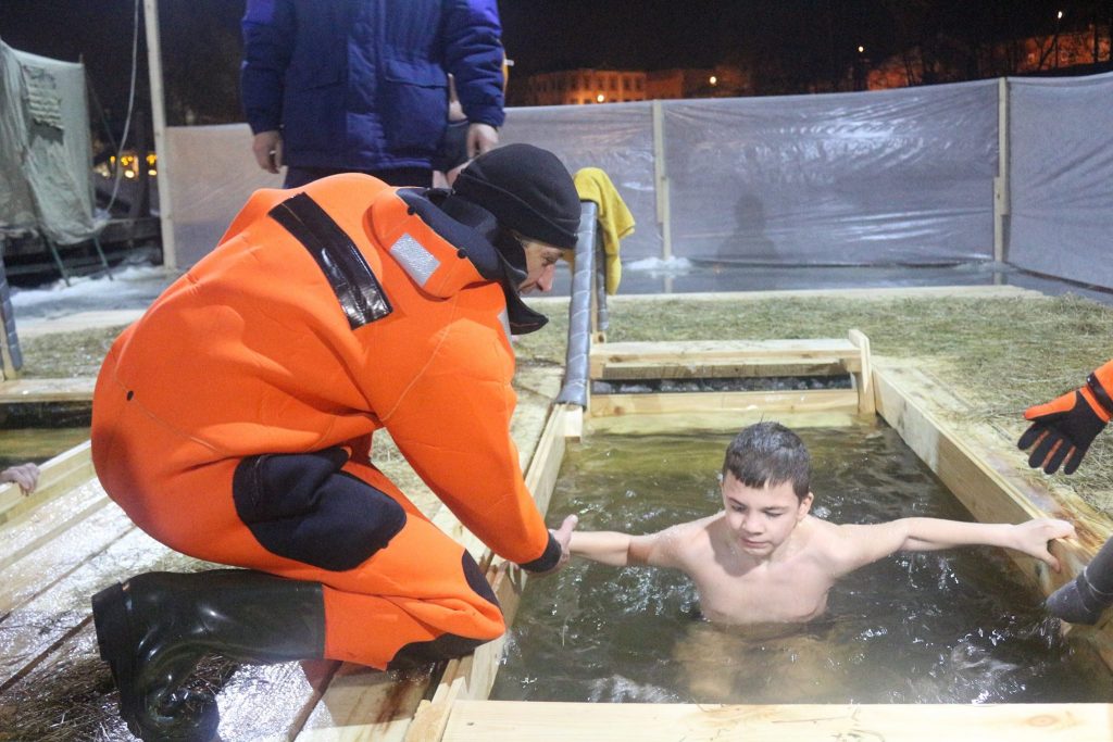 Безопасность в крещенские купания возьмут на особый контроль. Фото: пресс-служба Управления МЧС по ТиНАО