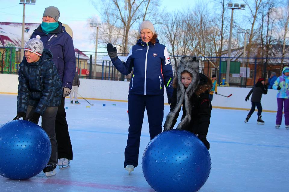Окружные семейные соревнования «Зимние забавы» провели в Краснопахорском