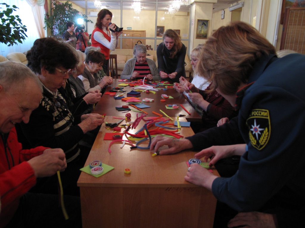 Спасатели и студенты Россоюзспаса провели мастер-класс для клиентов центра 