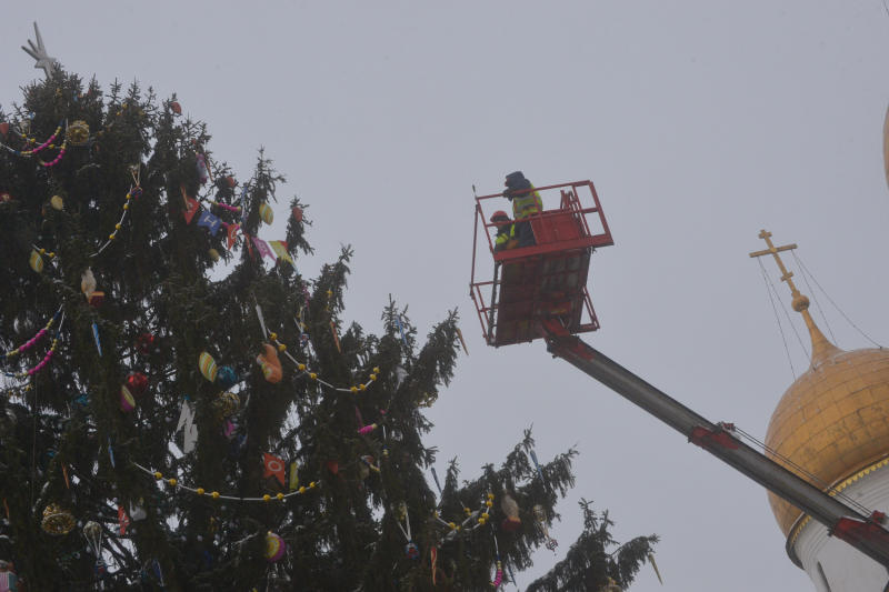 Новогоднюю елку демонтируют в середине января