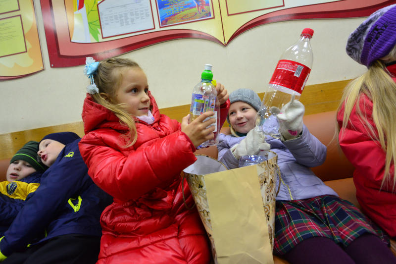 Жители смогет сдать пластиковые крышки на переработку до конца января. Фото: архив, "Вечерняя Москва"