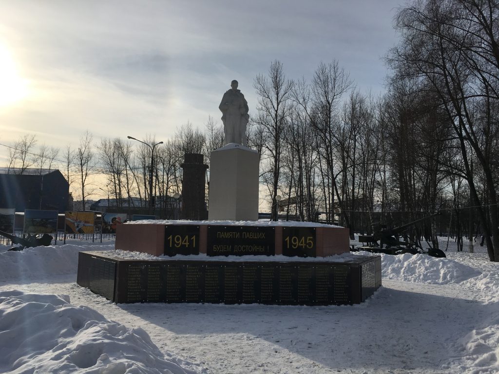 На Театральной площади установлен памятник погибшим воинам. Фото: предоставлено Администрацией городского округа Щербинка