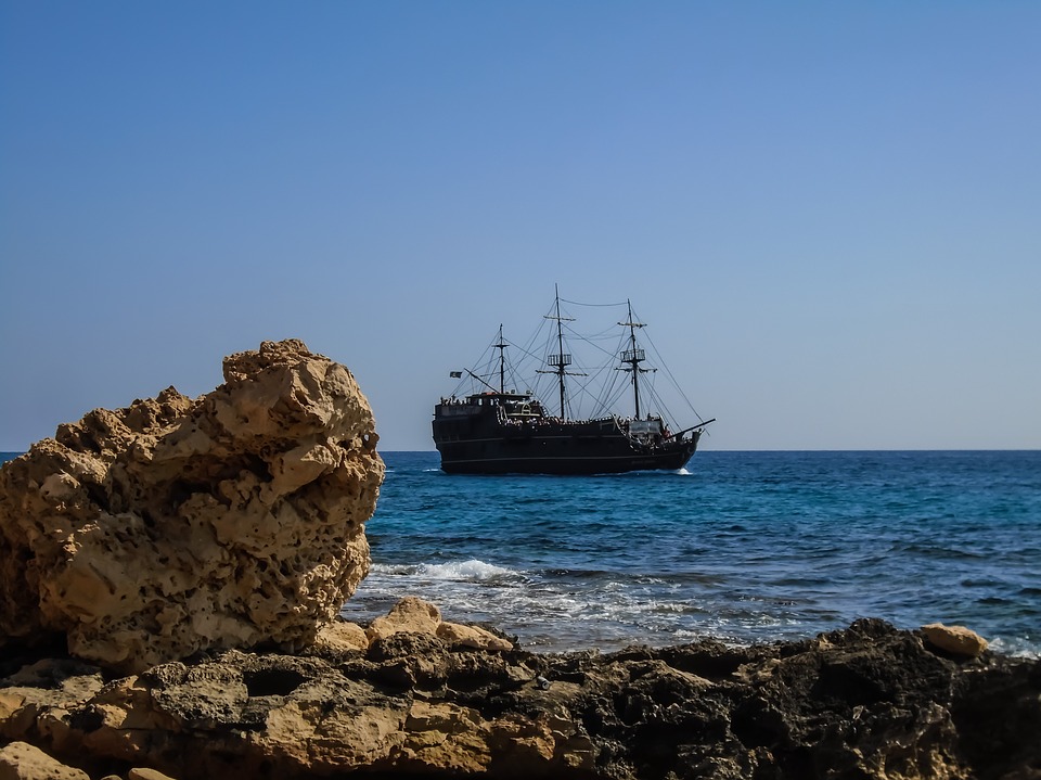 МИД РФ: Нигерийские пираты захватили судно с гражданами России