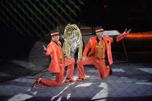 Эдгард Запашный вместе с братом Аскольдом и тиграми на арене. Фото: Александр Казаков