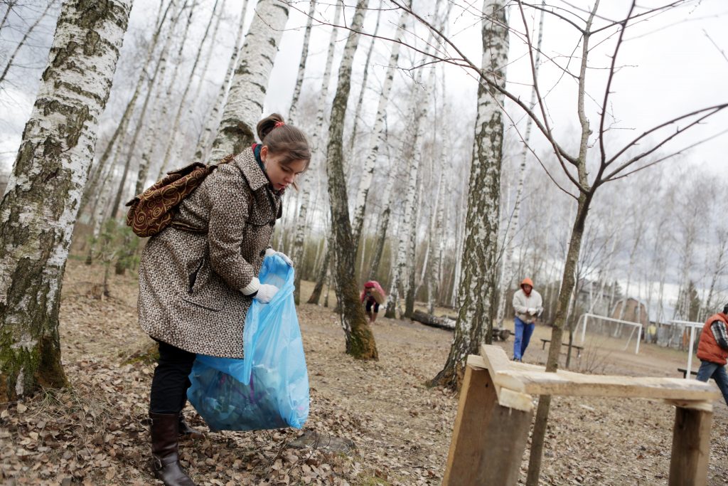 Жители Десеновского уберут мусор и местном парке. Фото: архив, "Вечерняя Москва"