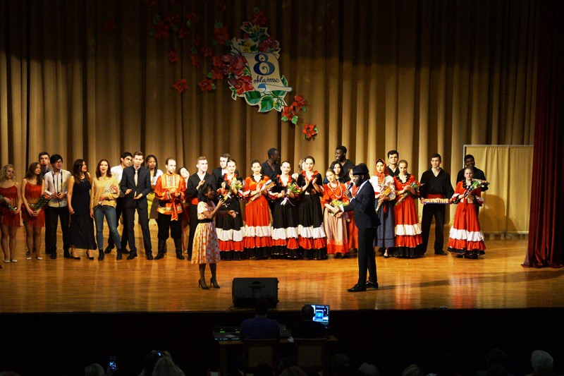 В оздоровительном комплексе «Ватутинки» 6 марта состоялся праздничный концерт, посвященный Международному женскому дню. Фото: пресс-служба УВД по ТиНАО