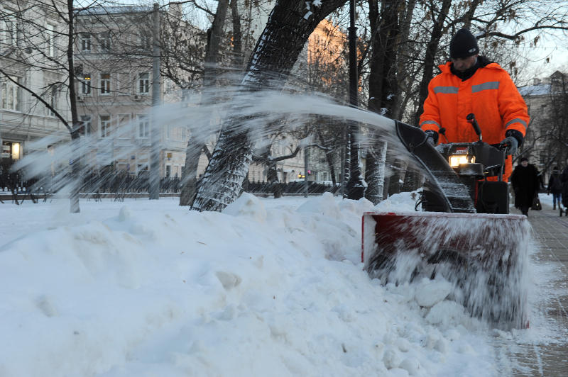 Коммунальные службы приводят столицу в порядок после зимы