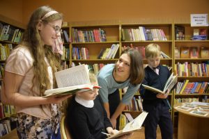 Детям расскажут, какие книги читали их родители. Фото: архив, "Вечерняя Москва"