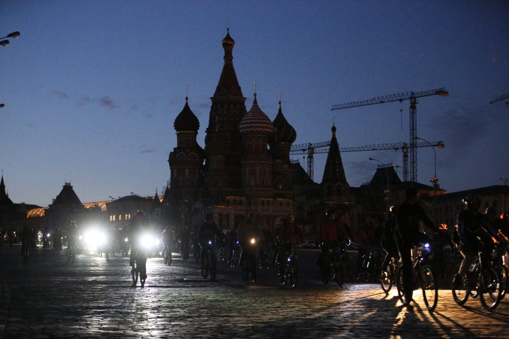 Около 150 городов России приняли участие в экоакции «Час Земли»