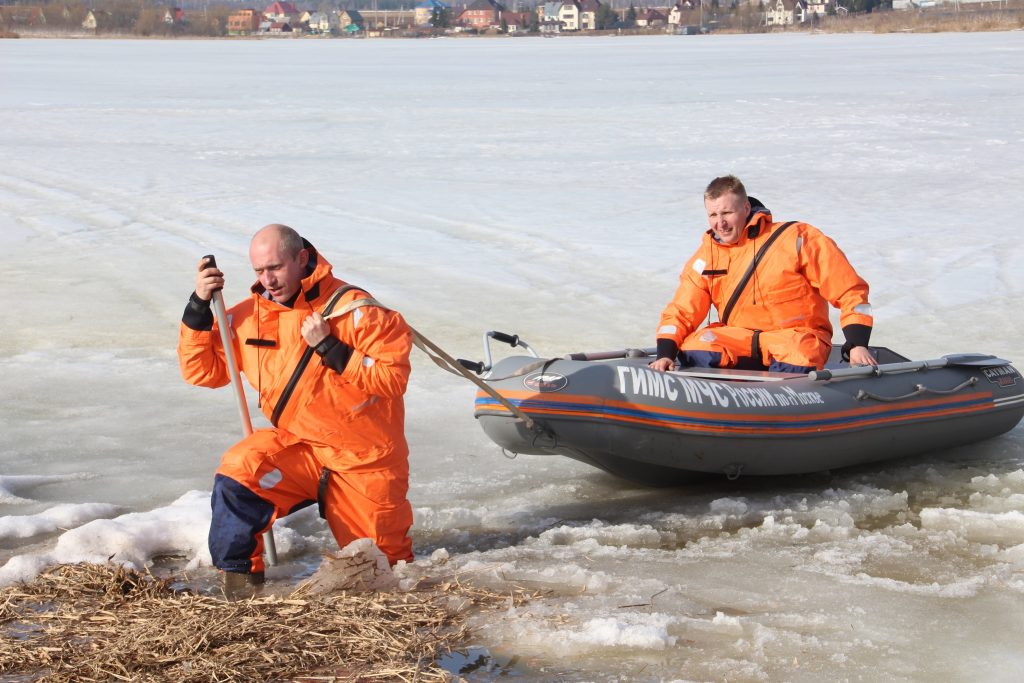 Спасатели провели патрулирование водоемов Новой Москвы. Фото: Ирина Ким
