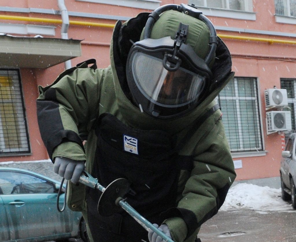 После звонка о бомбе в Москве срочно эвакуировали школу
