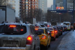 Утренние пробки из-за гололеда в Москве достигли 7 баллов