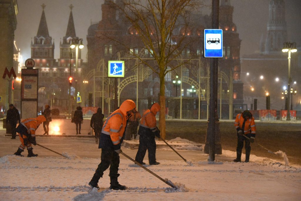 Последствия «Зимы 2» продолжают ликвидировать в Москве