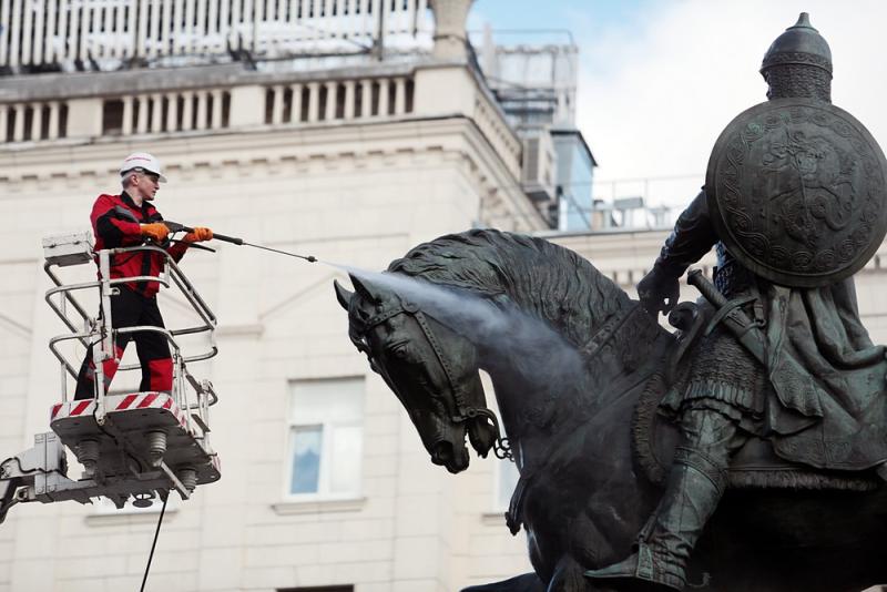 В столице отреставрируют более сотни памятников и скульптур