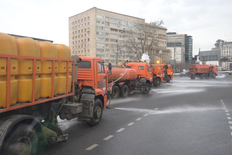 Специальным моющим средством промыли дороги в новых округах