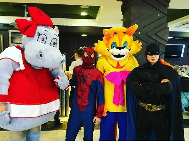 Молодые парламентарии в костюмах героев комиксов устроили праздник для детей хосписа