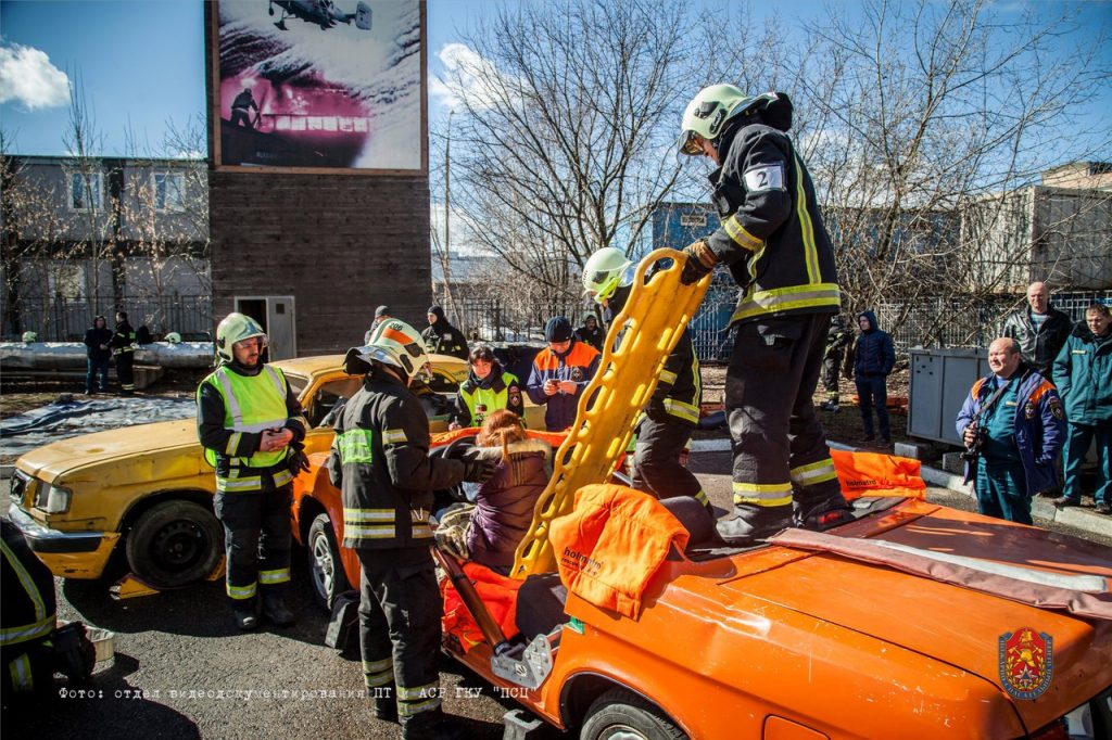 Пожарные и спасатели Новой Москвы стали участниками соревнований по реагированию на дорожно-транспортные происшествия