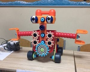 Робот-Румба. Проект школьников на научном фестивале. Фото: школа №1392 имени Дмитрия Рябинкина