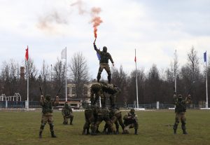 Боевую выучку демонстрируют бойцы отряда особого назначения. Фото: Владимир Смоляков