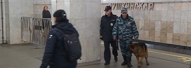 Полицейского наградили за доблестное спасение пассажира в московском метро