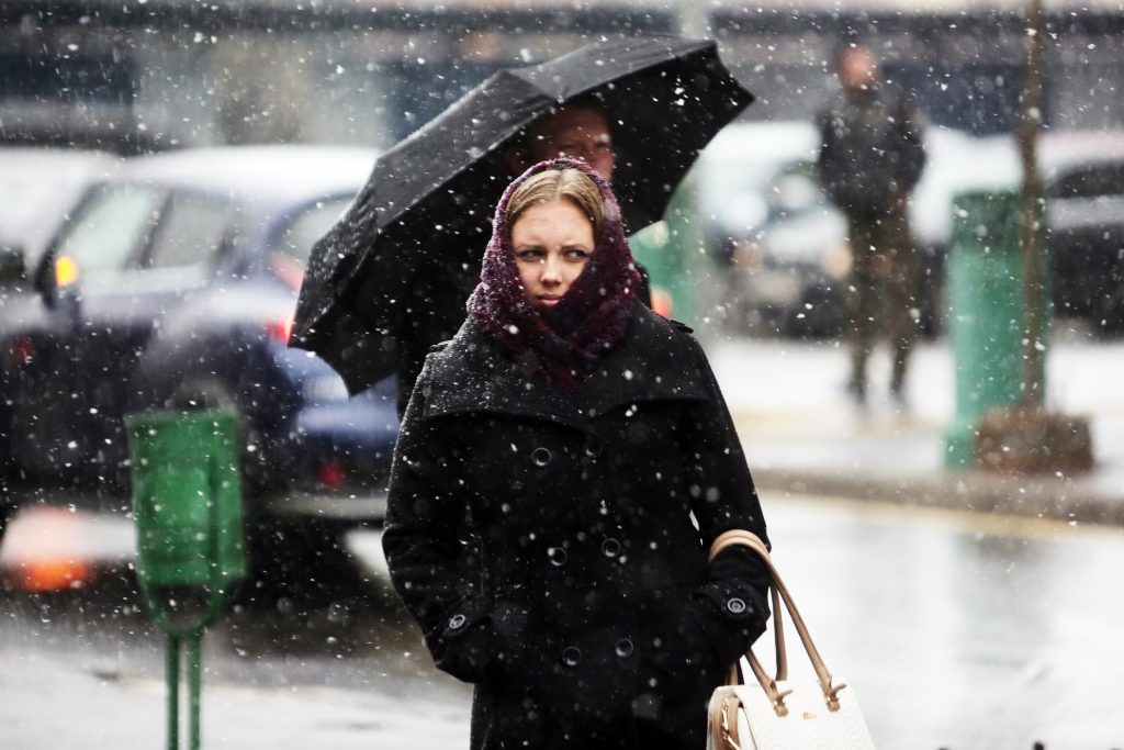 Шторм со снегом вновь посетил Москву