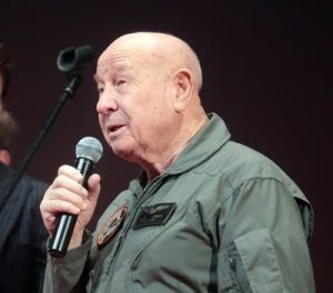 В Москве космонавт Алексей Леонов представил свою книгу