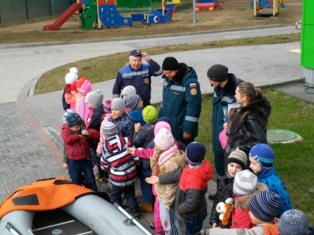 Открытый урок ОБЖ с дошколятами провели спасатели