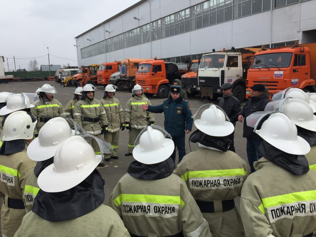 Смотр поливомоечной техники и отрядов по тушению природных пожаров прошел в Новой Москве