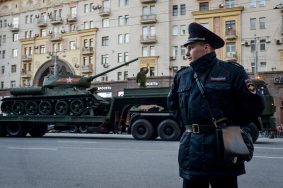 В центре Москвы появилась временная разметка для военной техники