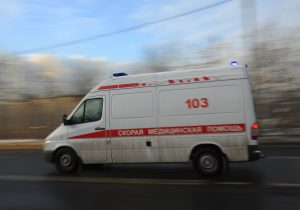 Женщина выжила после падения с пятого этажа на юго-востоке Москвы