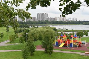 Парк парламентского центра на Страстном бульваре открыли для горожан. Фото: архив, "Вечерняя Москва"