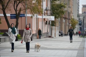 Ремонтники займутся и проезжей частью, и тротуарами. Фото: Владимир Новиков